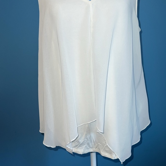 Sleeveless White Blouse - Picture 3 of 8